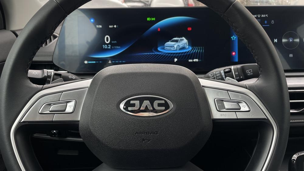 Тест JAC JS6 в Казахстане салон салона приборная панель