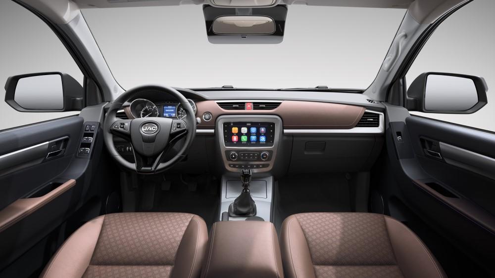 Салон пикапа JAC T8, интерьер