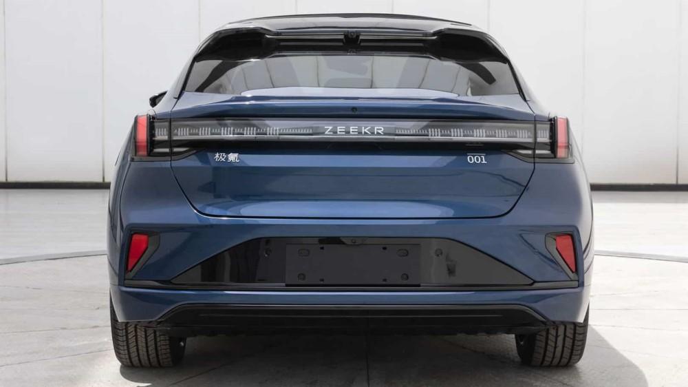 Обновленный электрический лифтбек Zeekr 001 задний рестайлинг