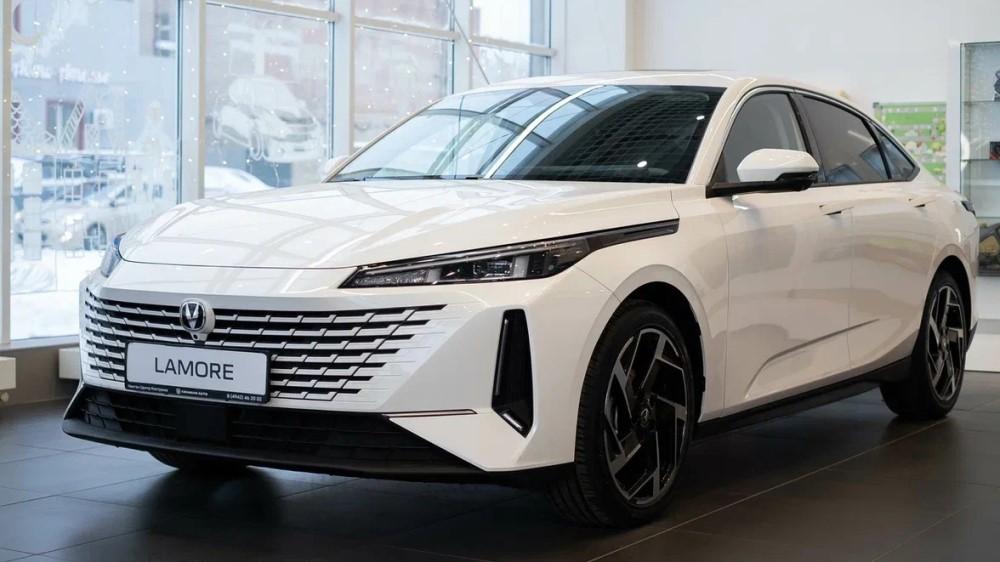 Седан Changan Lamore новый в автосалоне в ДЦ Центр Кострома купить бок передний цены