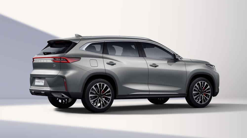 Обновленный кроссовер Exeed TXL сбоку сзади