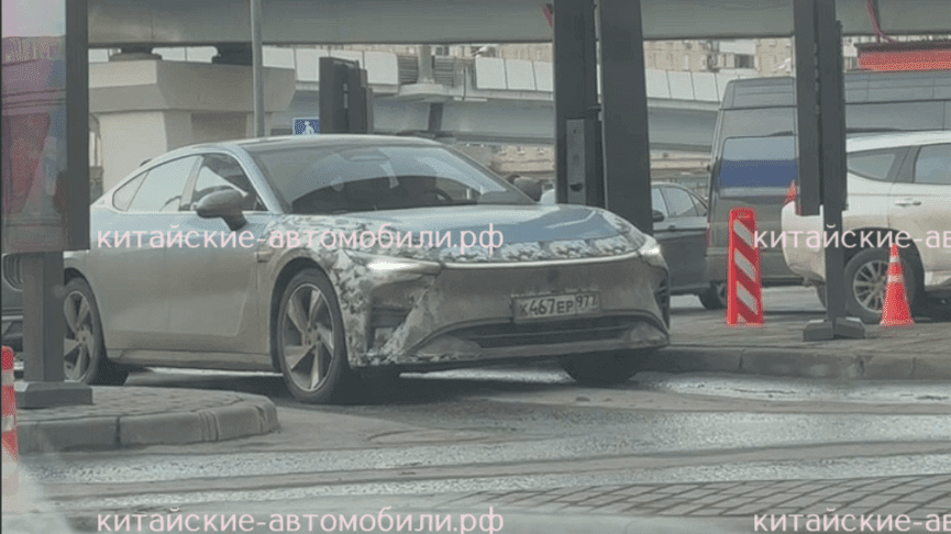 Новый электрический седан Exlantix ES впервые был замечен в России: первые фото