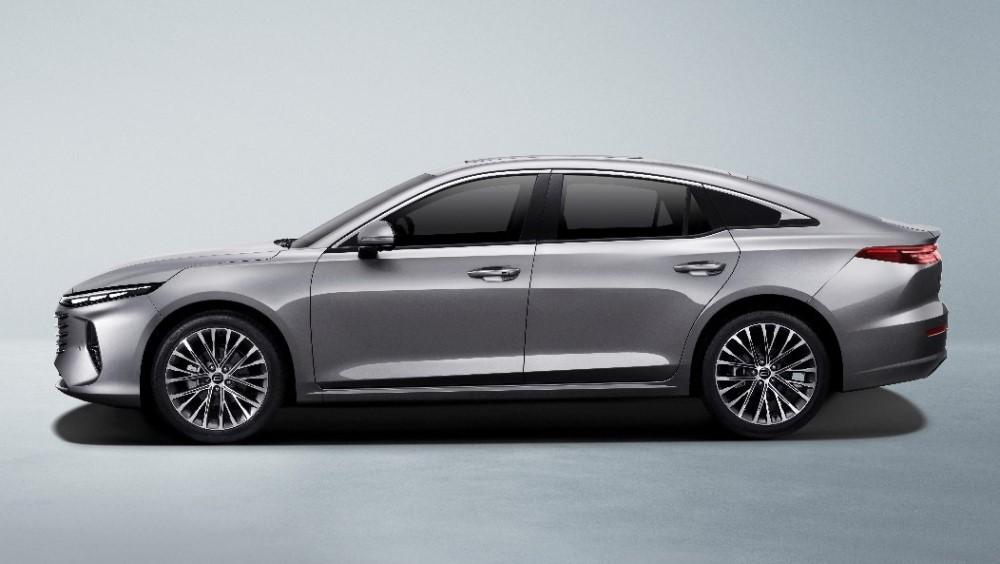 рестайлинг обновленного FAW Bestune B70 вид сбоку