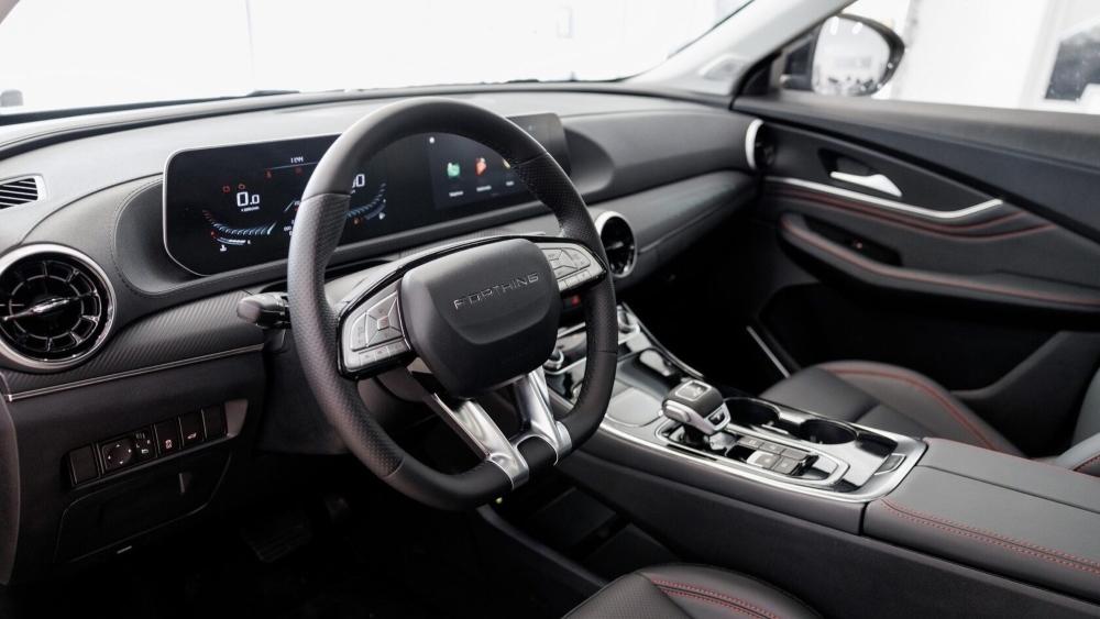 Кроссовер Forthing T5 EVO салон салон полный привод