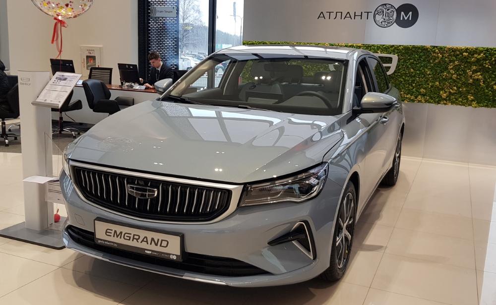 Обновленный Geely Emgrand в Беларуси в автосалоне купить передок