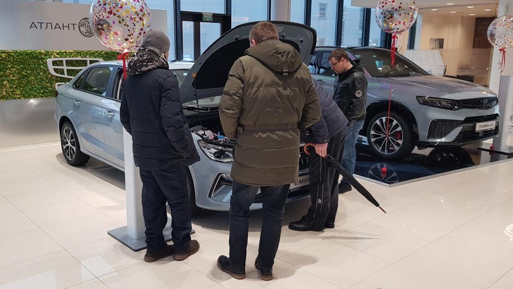 Обновленный Geely Emgrand в Беларуси в автосалоне купить покупателям Атлант-М
