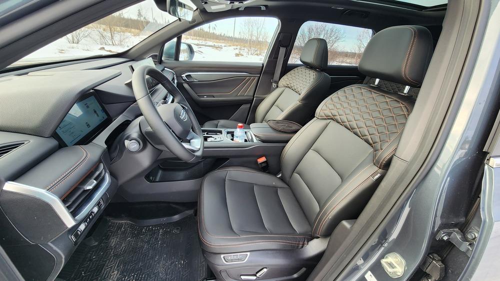 Geely Okavango тест салона салона первого ряда