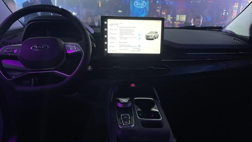 JAC JS5 в Казахстане презентация салона салона первого ряда