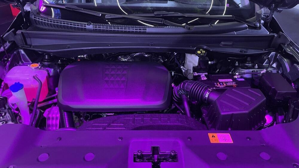 JAC JS5 в Казахстане презентация двигателя капот