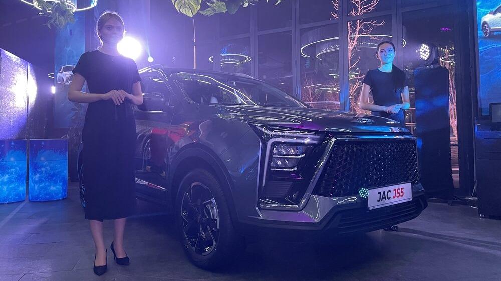 JAC JS5 в Казахстане, презентация боковой лицевой стороны