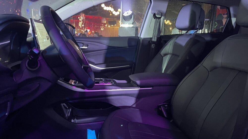 JAC JS5 в Казахстане презентация салона салона первого ряда