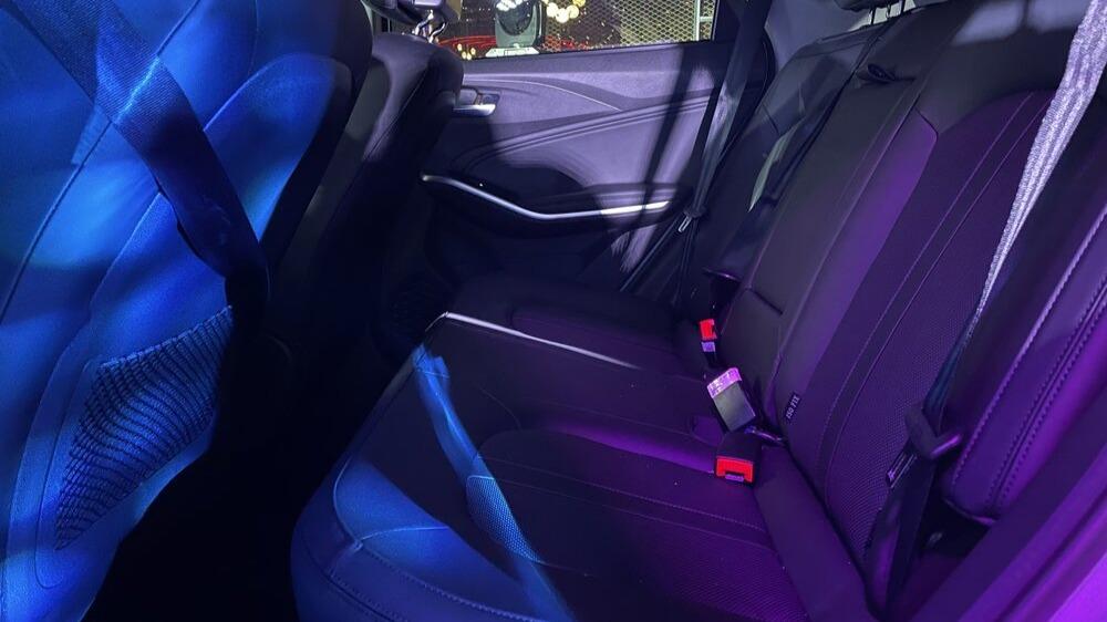 JAC JS5 в Казахстане презентация салона салона второго ряда