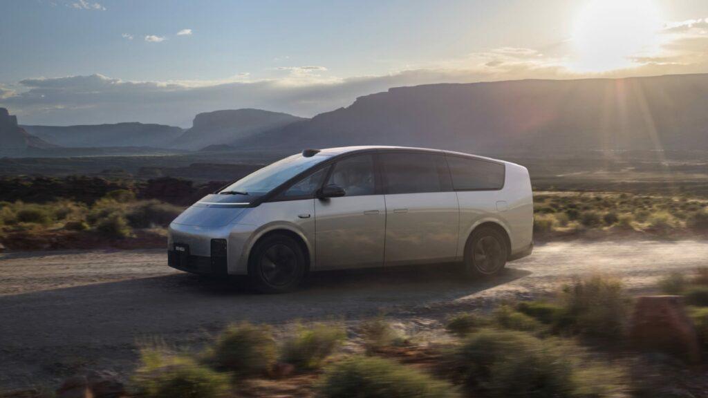 В Китае минивэн Li Auto Mega поступает в продажу со стартовой ценой 77 800 долларов США.