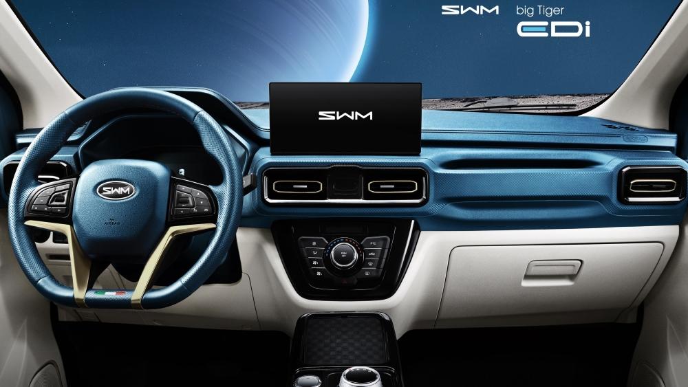 Гибридный кроссовер SWM G03F EDI сбоку спереди