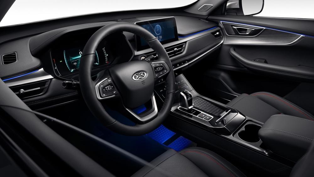 Салон кроссовера Xcite X-Cross 7, интерьер