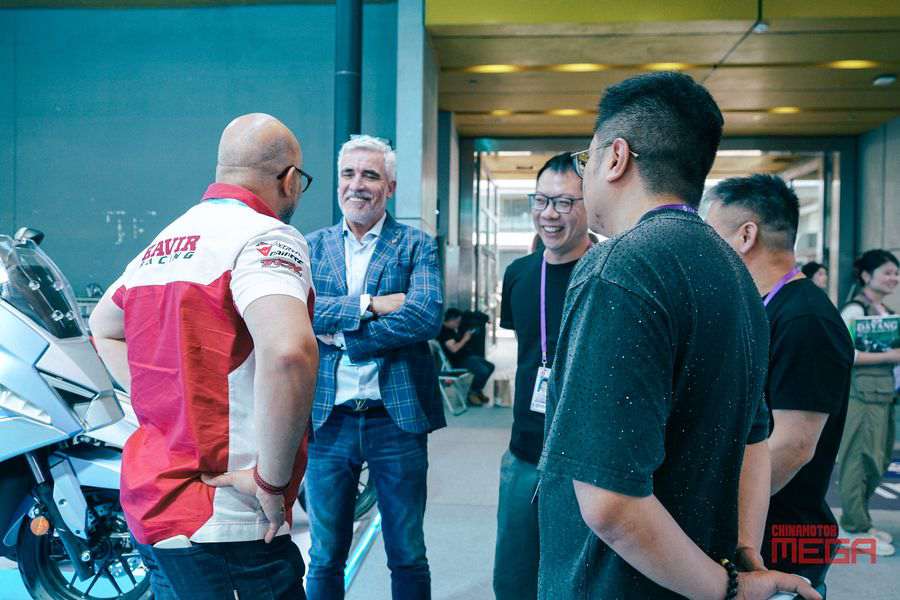 135-я Кантонская ярмарка: инновации в китайской экспортной индустрии мотоциклов и рост электроэнергетики 135-я Кантонская ярмарка: инновации в китайской экспортной индустрии мотоциклов и рост электроэнергетики 135-я Кантонская ярмарка Инновации в экспортной индустрии мотоциклов и рост электроэнергетики Мотоцикл Chinse eb 37