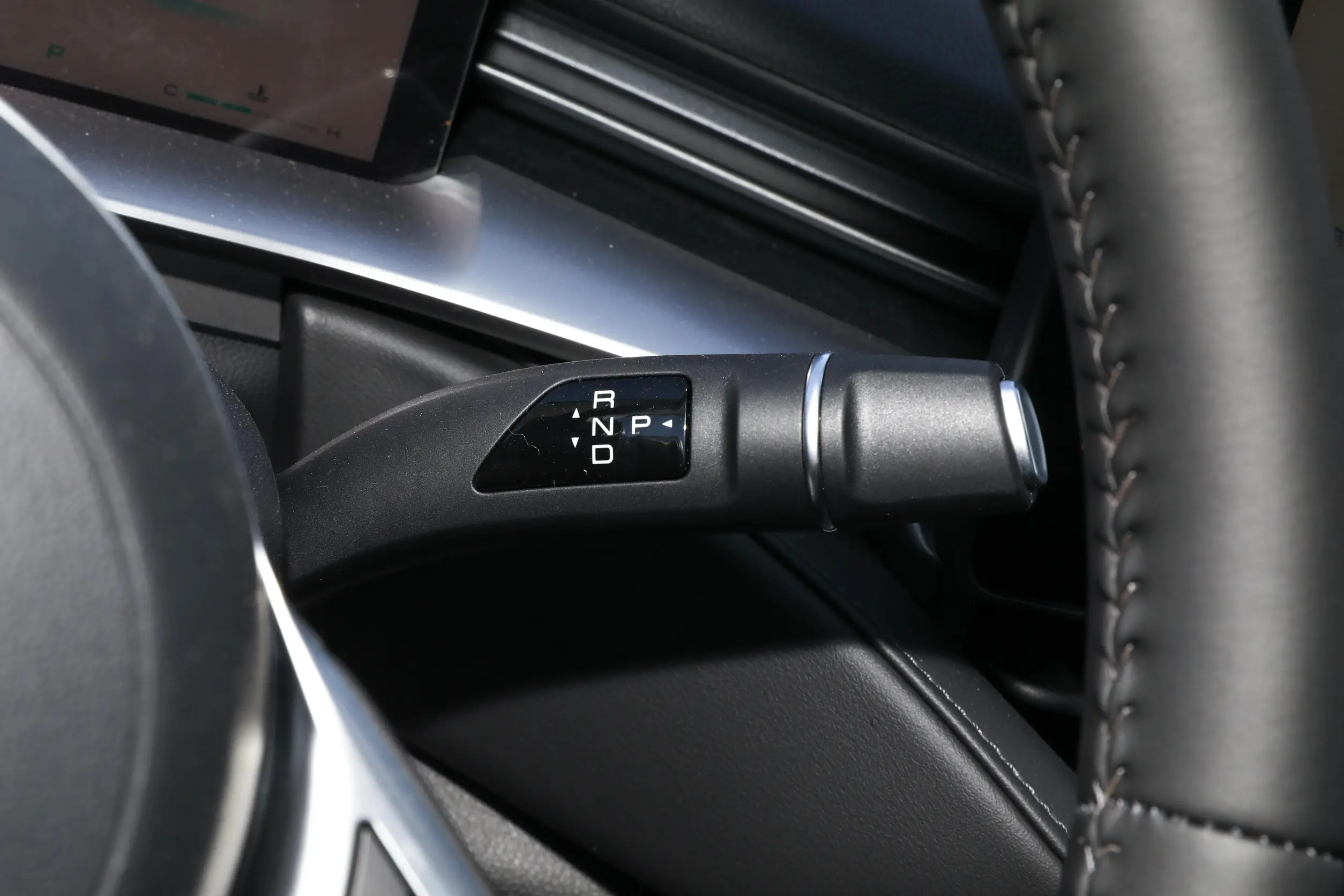 Интерьер рестайлингового GWM Haval H6 2024 года представлен на фотографиях в Китае