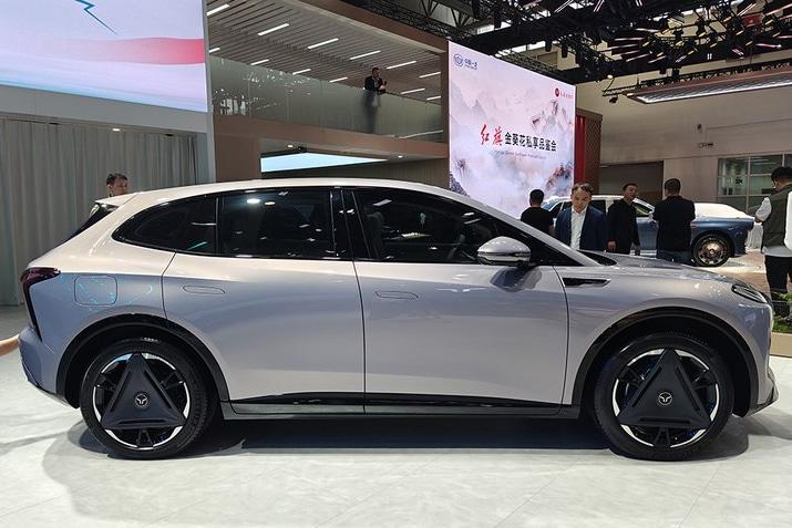 FAW Hongqi показали три концепта автомобилей на автосалоне Auto China 2024 в Пекине