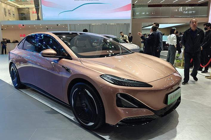 FAW Hongqi показали три концепта автомобилей на автосалоне Auto China 2024 в Пекине