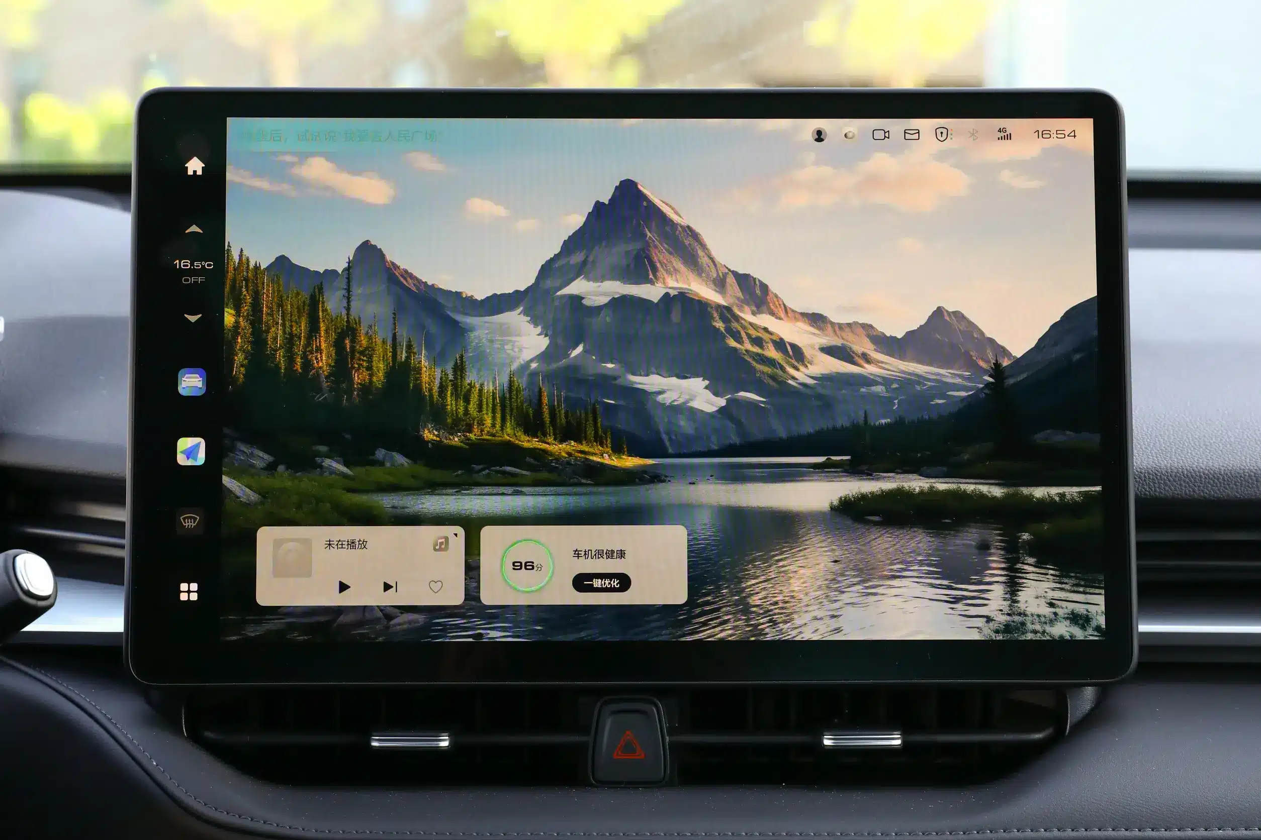 Интерьер рестайлингового GWM Haval H6 2024 года представлен на фотографиях в Китае