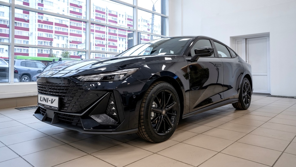 Дилер Changan Uni-V в автосалоне снизил цены