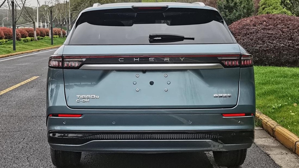 Кроссовер Chery Tiggo 9 C-DM, вид сбоку сзади