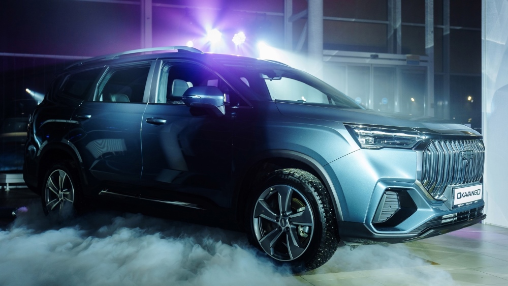 Geely Okavango в автосалоне купить новинку Вологда Мартин презентация серого цвета