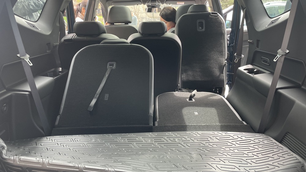 Geely Okavango в Казахстане салон салон третий ряд сидений багажник