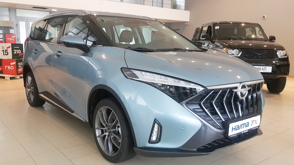 Haima 7X в Беларуси вид спереди в автосалоне купить