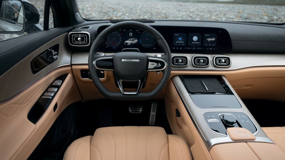 Салон Jaecoo J8, интерьер первого ряда