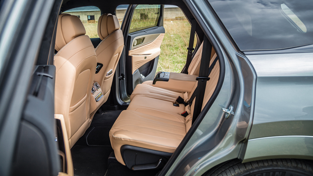 Салон Jaecoo J8 салон второй ряд сидений