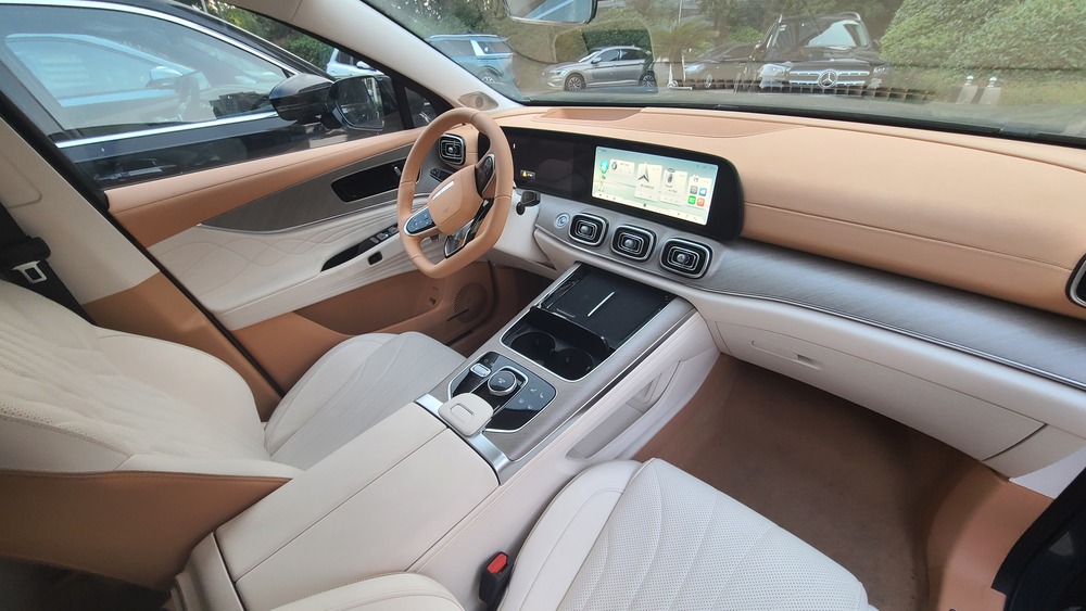 Салон Jaecoo J8, интерьер первого ряда