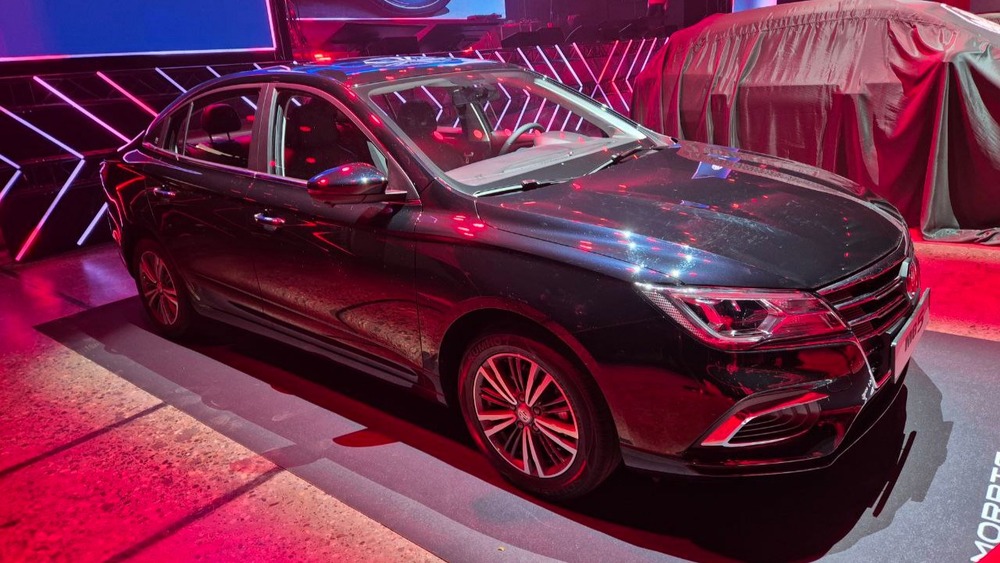 Презентация седана MG 5, вид сбоку