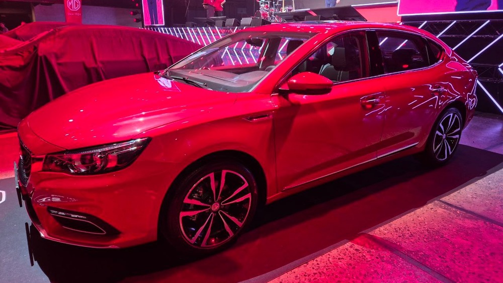 Презентация передней части лифтбека MG 6