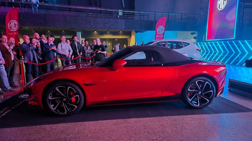 Презентация MG Cyberstar Roadster, вид сбоку