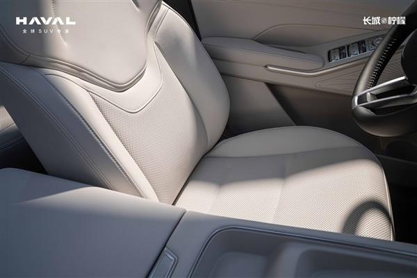 Интерьер рестайлингового GWM Haval H6 2024 года представлен на фотографиях в Китае