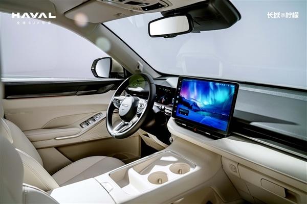 Интерьер рестайлингового GWM Haval H6 2024 года представлен на фотографиях в Китае