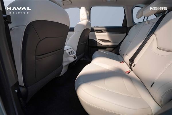 Интерьер рестайлингового GWM Haval H6 2024 года представлен на фотографиях в Китае