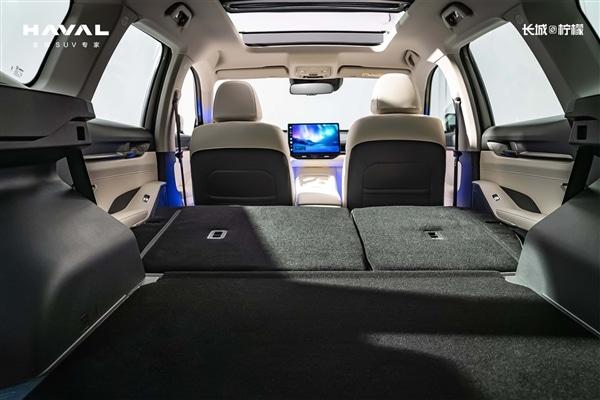Интерьер рестайлингового GWM Haval H6 2024 года представлен на фотографиях в Китае