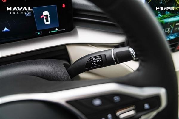 Интерьер рестайлингового GWM Haval H6 2024 года представлен на фотографиях в Китае