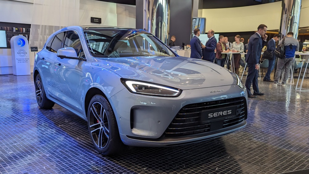 Seres M5 боковая передняя