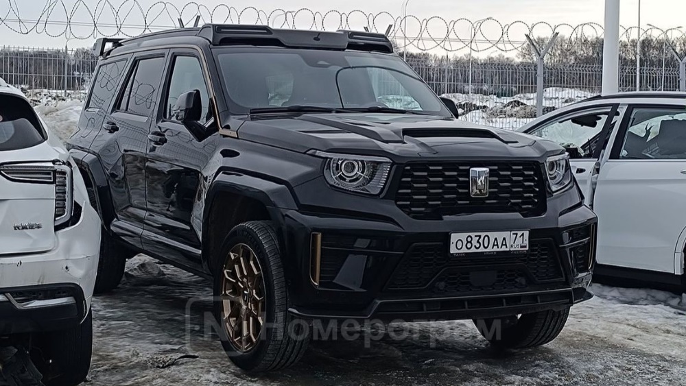 Танк 700 Hi4-T в России, вид спереди.