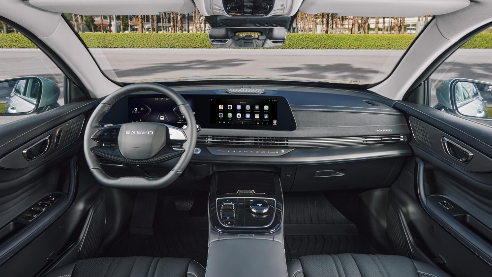 Обновленный кроссовер Exeed LX в России салон салона