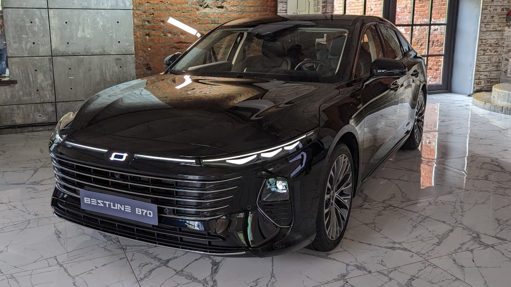 Обновленный передний лифтбек FAW Bestune B70