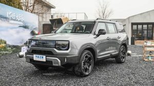 В Китае BAIC запускает внедорожник Beijing BJ30 второго поколения по цене от 13 800 долларов США