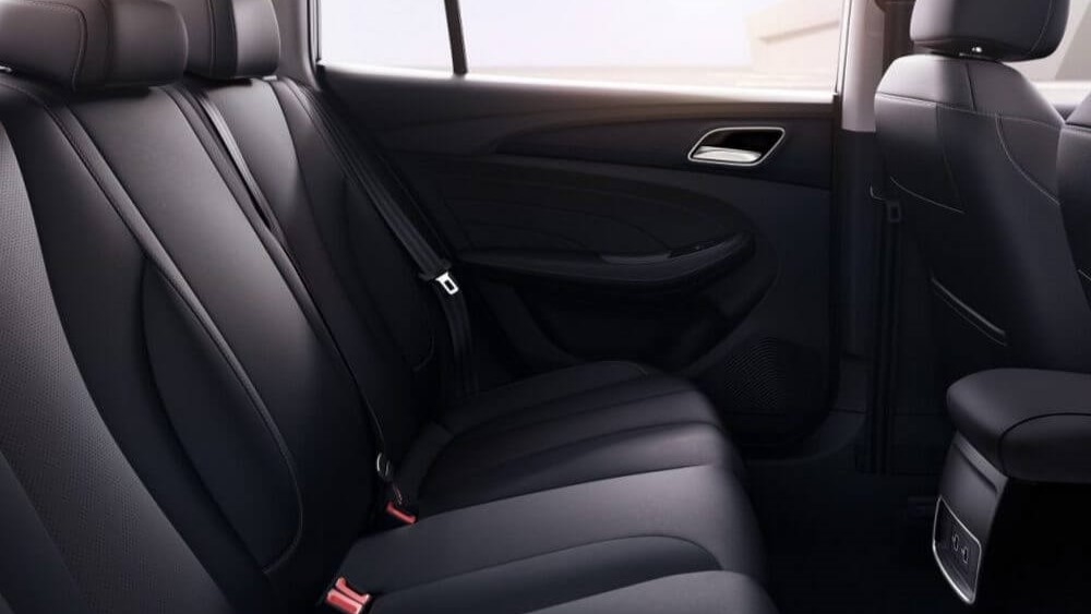 Интерьер седана MG5 в России