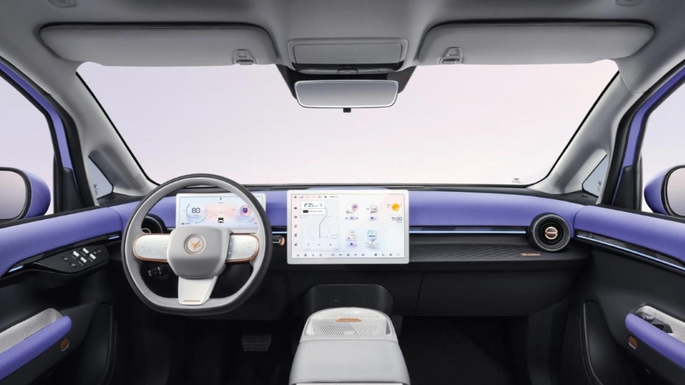 Интерьер минивэна Arcfox Kaola фиолетовый официальные изображения