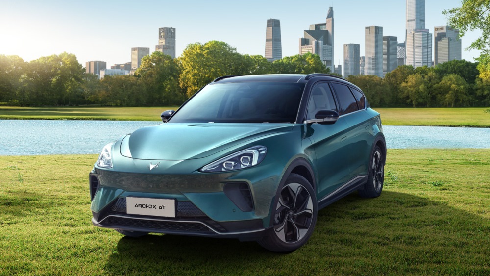 Arcfox Alpha T боковая передняя зеленая, официальные изображения