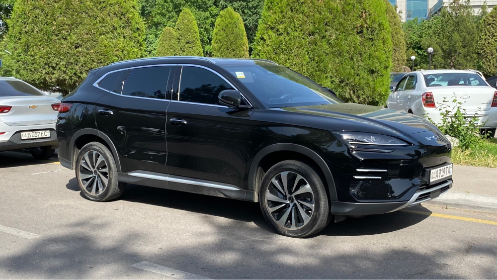 кроссовер Byd Song Plus EV Champion Edition Seal U Electric черный сбоку спереди Узбекистан Ташкент