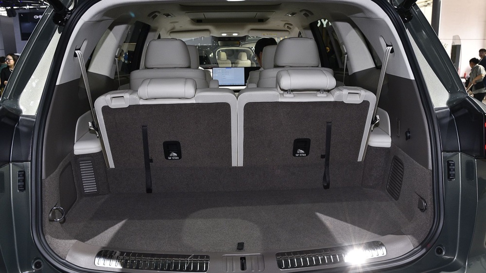 гибридный кроссовер Wey 07 багажник Пекинский автосалон